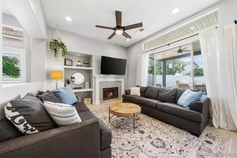 Living - 44780 Corte Sanchez, Temecula, CA 92592 photo 2 of 2