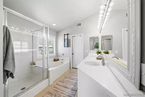 Bath - 44780 Corte Sanchez, Temecula, CA 92592 photo 3 of 4