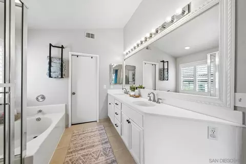 Bath - 44780 Corte Sanchez, Temecula, CA 92592 photo 4 of 4