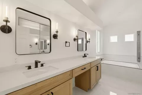 Bath - 4981 Marin Dr, Oceanside, CA 92056 photo 2 of 6