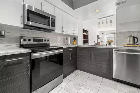 814 America Way, Del Mar, CA 92014