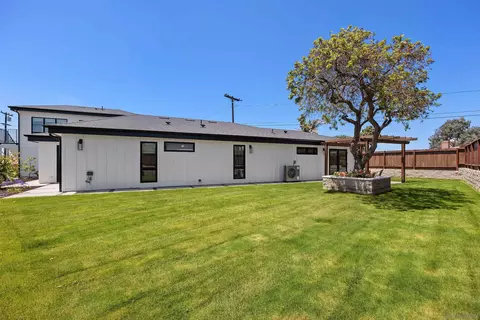 Exterior - 227 Hill Dr, Vista, CA 92083 photo 4 of 4