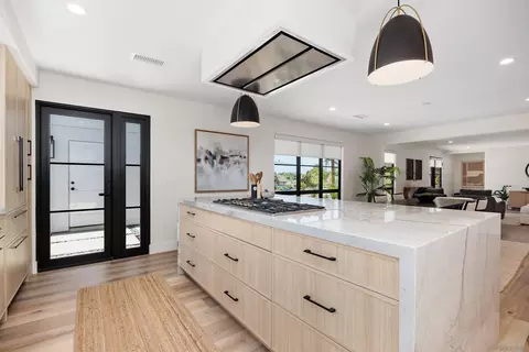 Kitchen - 227 Hill Dr, Vista, CA 92083 photo 4 of 6