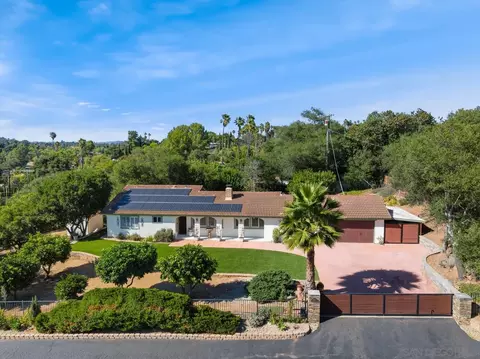 2826 Calle De Malibu, Escondido, CA 92029