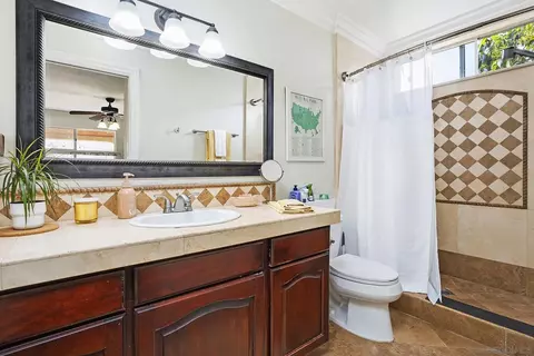 Bath - 2551 Buena Rosa, Fallbrook, CA 92028 photo 2 of 5