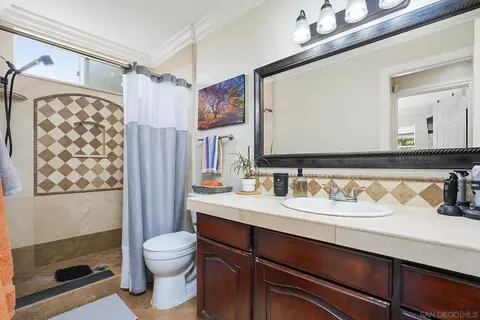 Bath - 2551 Buena Rosa, Fallbrook, CA 92028 photo 5 of 5