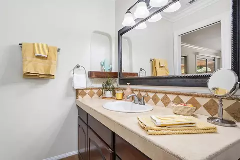 Bath - 2551 Buena Rosa, Fallbrook, CA 92028 photo 3 of 5