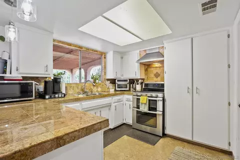 Kitchen - 2551 Buena Rosa, Fallbrook, CA 92028 photo 5 of 5