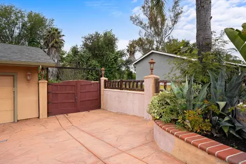 Exterior - 2551 Buena Rosa, Fallbrook, CA 92028 photo 16 of 17
