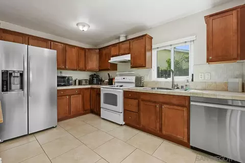 Kitchen - 825 Buchanan St, Escondido, CA 92027 photo 4 of 7