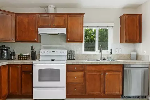 Kitchen - 825 Buchanan St, Escondido, CA 92027 photo 7 of 7