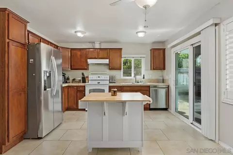 Kitchen - 825 Buchanan St, Escondido, CA 92027 photo 2 of 7