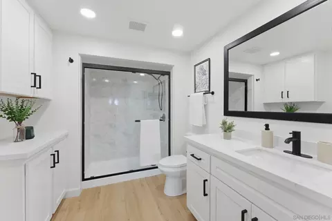 Bath - 7337 Paseo Verde, Carlsbad, CA 92009 photo 3 of 3