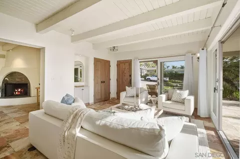 Living - 126 7th St, Del Mar, CA 92014 photo 3 of 5
