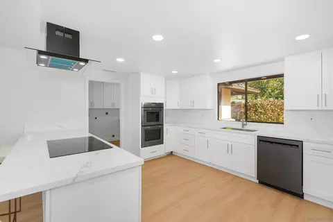 Kitchen - 363 Tumble Crk, Fallbrook, CA 92028 photo 5 of 6