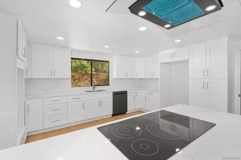 Kitchen - 363 Tumble Crk, Fallbrook, CA 92028 photo 3 of 6