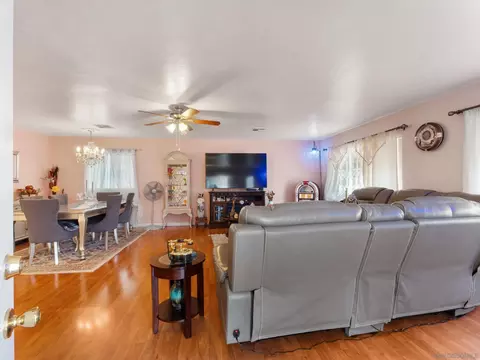 Living - 1506 Oak Dr #34, Vista, CA 92084 photo 1 of 3