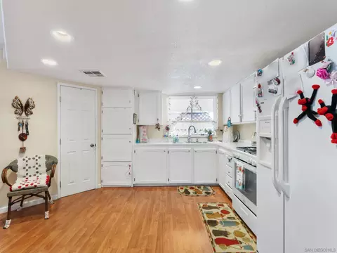 Kitchen - 1506 Oak Dr #34, Vista, CA 92084 photo 2 of 3