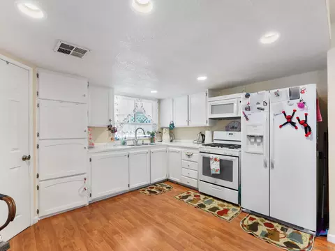 Kitchen - 1506 Oak Dr #34, Vista, CA 92084 photo 1 of 3