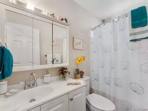 Bath - 1506 Oak Dr #34, Vista, CA 92084 photo 1 of 3