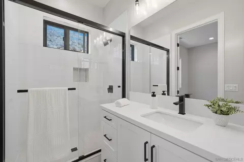 Bath - 3916 Citrus, Fallbrook, CA 92028 photo 3 of 4
