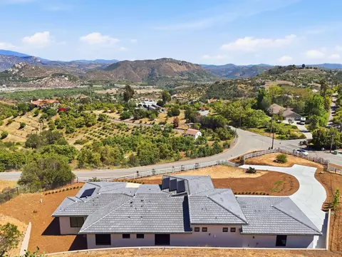 View/Area - 3916 Citrus, Fallbrook, CA 92028 photo 7 of 10