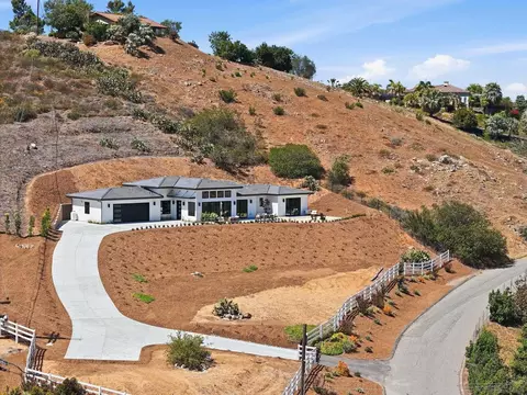 View/Area - 3916 Citrus, Fallbrook, CA 92028 photo 4 of 10
