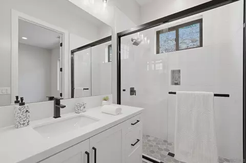 Bath - 3916 Citrus, Fallbrook, CA 92028 photo 2 of 4