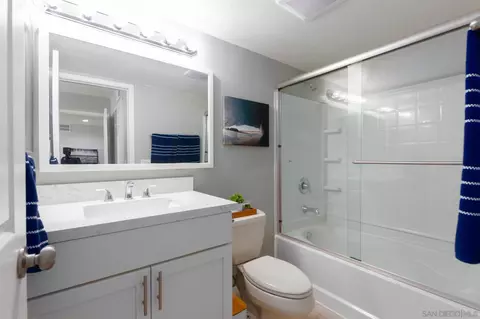 Bath - 106 Mangano Cir, Encinitas, CA 92024 photo 1 of 2