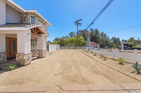 Exterior - 1922 Suncrest Blvd, El Cajon, CA 92021 photo 3 of 10