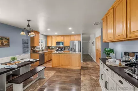 Kitchen - 8677 Via Del Luz, El Cajon, CA 92021 photo 5 of 6