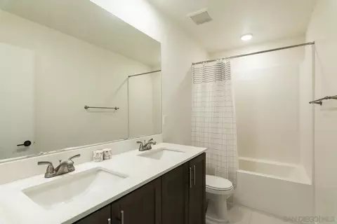 Bath - 227 Canopy Trl, Fallbrook, CA 92028 photo 3 of 3
