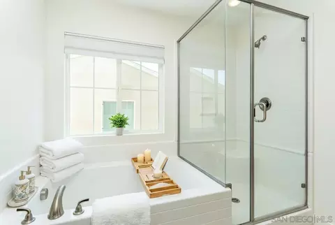 Bath - 227 Canopy Trl, Fallbrook, CA 92028 photo 2 of 3