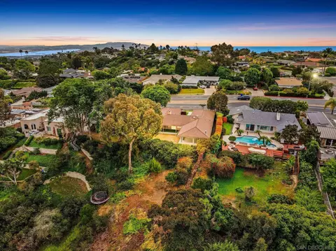 View/Area - 5877 Soledad Mountain Rd, La Jolla, CA 92037 photo 7 of 10