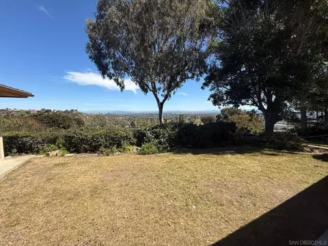 Exterior - 5877 Soledad Mountain Rd, La Jolla, CA 92037 photo 2 of 8