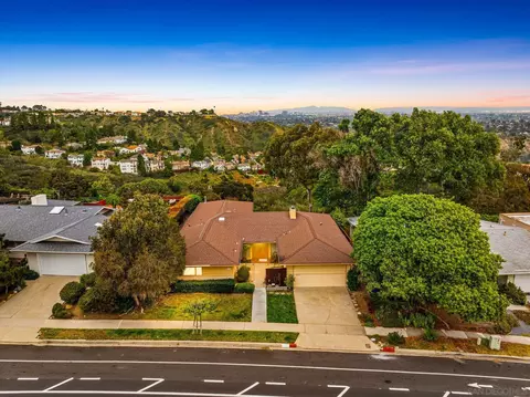 View/Area - 5877 Soledad Mountain Rd, La Jolla, CA 92037 photo 6 of 10