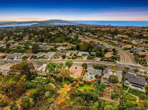 View/Area - 5877 Soledad Mountain Rd, La Jolla, CA 92037 photo 8 of 10