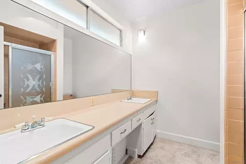 Bath - 5877 Soledad Mountain Rd, La Jolla, CA 92037 photo 1 of 2