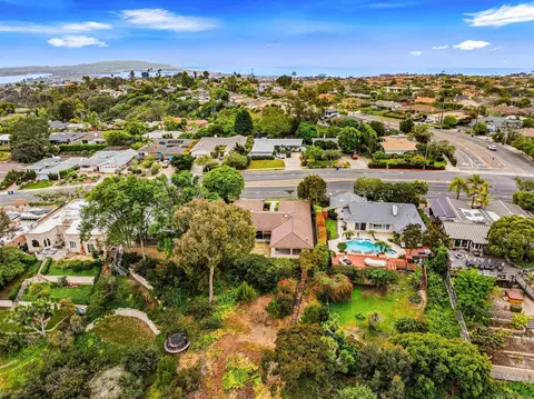 View/Area - 5877 Soledad Mountain Rd, La Jolla, CA 92037 photo 3 of 10