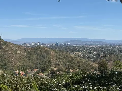 View/Area - 5877 Soledad Mountain Rd, La Jolla, CA 92037 photo 2 of 10