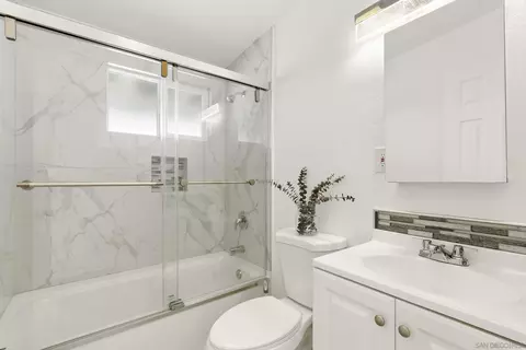 Bath - 1005 Oneonta Ave, Imperial Beach, CA 91932 photo 2 of 2