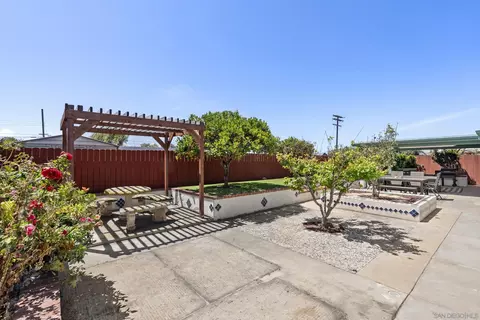 Exterior - 1005 Oneonta Ave, Imperial Beach, CA 91932 photo 2 of 6