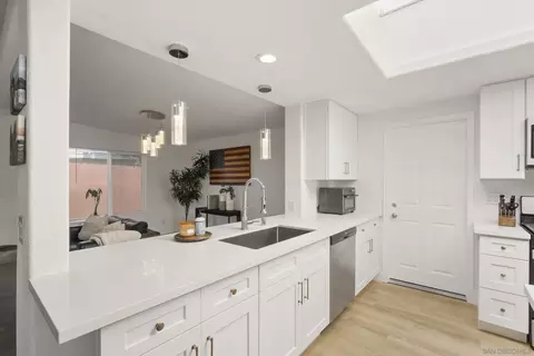 Kitchen - 1005 Oneonta Ave, Imperial Beach, CA 91932 photo 4 of 6
