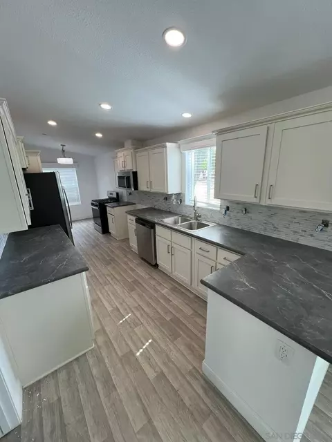 Kitchen - 2562 Mitten Ln, Ramona, CA 92065 photo 2 of 2