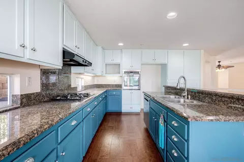 Kitchen - 10160 Challenger Cir, Spring Valley, CA 91978 photo 2 of 4