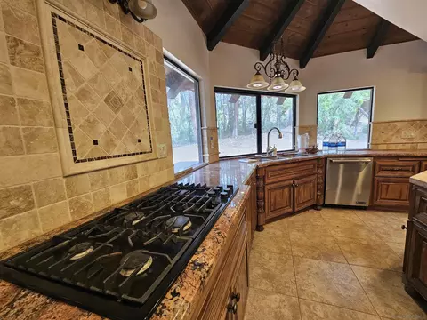 Kitchen - 18055 Old Coach Rd, Poway, CA 92064 photo 3 of 4
