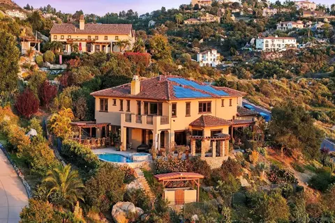 9572 Welk View Dr, Escondido, CA 92026