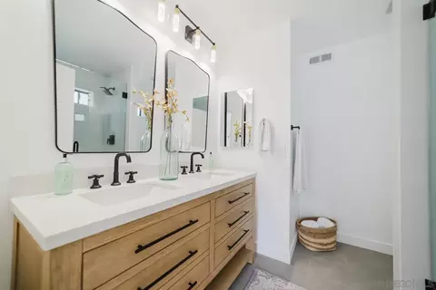 Bath - 6859 Pear Tree Dr, Carlsbad, CA 92011 photo 1 of 3