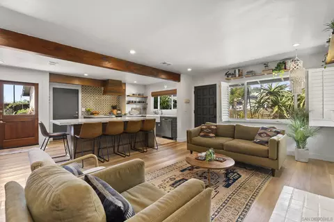 Living - 2521 Sarbonne Dr, Oceanside, CA 92054 photo 1 of 4