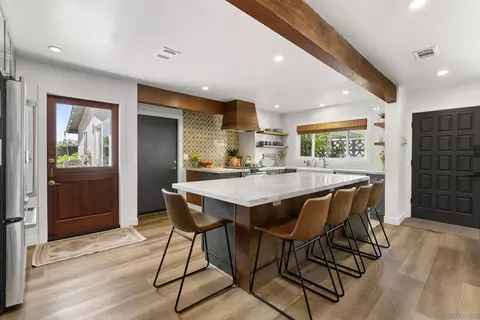 Kitchen - 2521 Sarbonne Dr, Oceanside, CA 92054 photo 2 of 5
